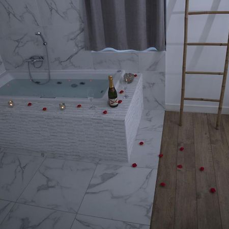 Appartamento Triplex 110 M2 Centre Historique Avec Jacuzzi Dinan Esterno foto