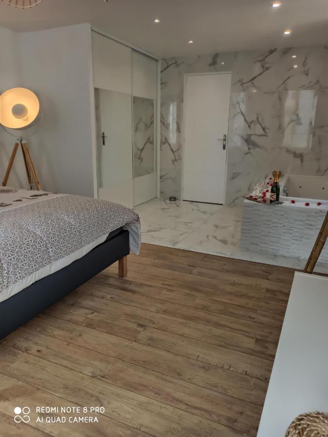 Appartamento Triplex 110 M2 Centre Historique Avec Jacuzzi Dinan Esterno foto