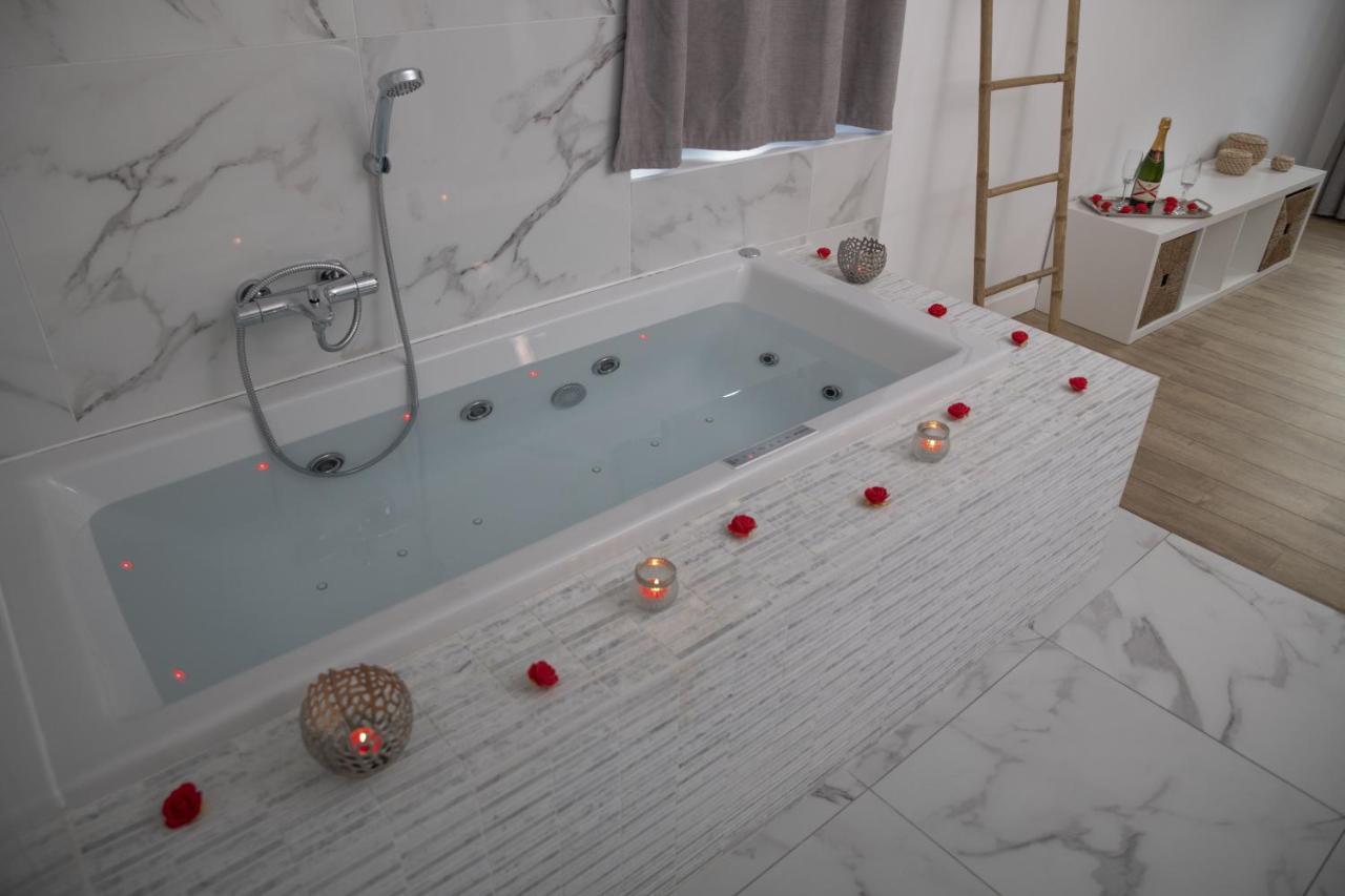 Appartamento Triplex 110 M2 Centre Historique Avec Jacuzzi Dinan Esterno foto